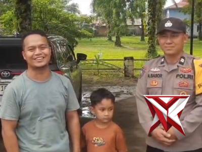 *Tim Patroli Polsek BTS Ulu Bantu Pemudik Pecah Ban*

Tim patroli Polsek BTS Ulu Polres Musi Rawas