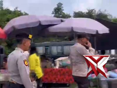 Personel Polsek Batanghari Leko melaksanakan patroli jalan kaki