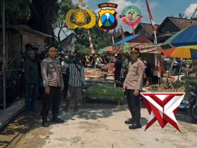 Polsek kabuh melaksanakan pengamanan giat sedekah bumi di desa marmoyo