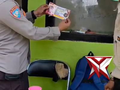 Pemasangan Stiker Himbauan ..?? - PoliceTube