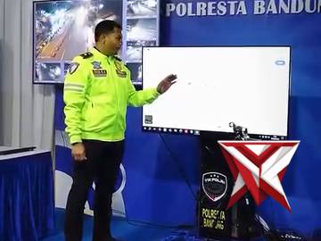 Polresta Bandung, menyediakan fasilitas bagi para pemudik di Pos Terpadu Cileunyi dalam rangka OPS K - PoliceTube