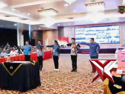 Kapolda Sumatera Selatan Irjen Pol Dr. Sandi Nugroho memimpin upacara pengambilan sumpah dan penanda
