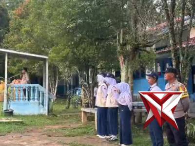 Giat Upacara di sekolah