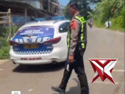 Satlantas Polresta Bandung sigap membantu dan mengevakuasi pemudik yang kelelahan saat perjalanan mu