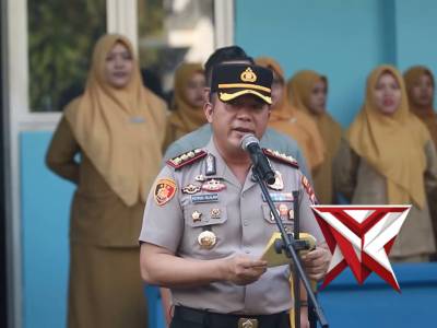 Kapolresta Banyumas Pimpin Upacara SMA SMK di Wilkum Banyumas - PoliceTube