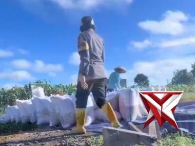 *Bu Bhabin mendampingi Kelompok Tani untuk mendukung Program Ketahanan Pangan Nasional* - PoliceTube