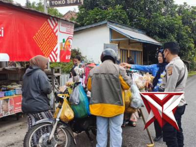 Personil Polsek Tanjung Lubuk Hadir ditengah-tengah masyarakat

Polres OKI Hadir