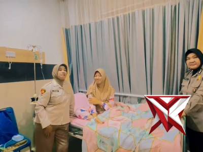 Kegiatan Besuk Personil Biro Logistik yang Sedang Sakit