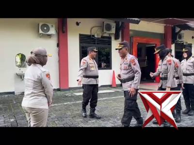 Karolog Polda Jateng Memimpin Pelaksanaan Upacara Kenaikan Pangkat Personel Biro Logistik