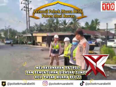 Pengaturan Lalin Pers Polsek Muara Beliti terkait arus dijalan lintas Pasar Metau Muara Beliti
