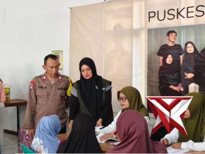 Bhabinkamtibmas Jayamekar Berikan Himbauan Humanis Penyaluran Bantuan Pangan 

Baros, Polsek Baros P