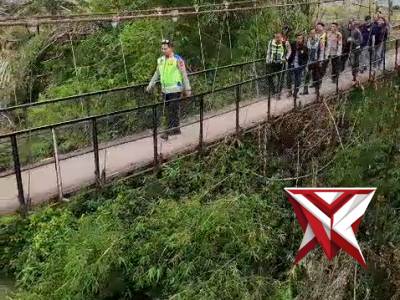 REVITALISASI JEMBATAN GANTUNG DESA PEDANG: WUJUD NYATA PROGRAM "BELIDA" POLRES MUSI RAWAS