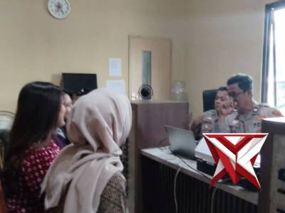 PENERIMAAN LAPORAN OLEH SPKT POLSEK BABAT TOMAN 2. - PoliceTube