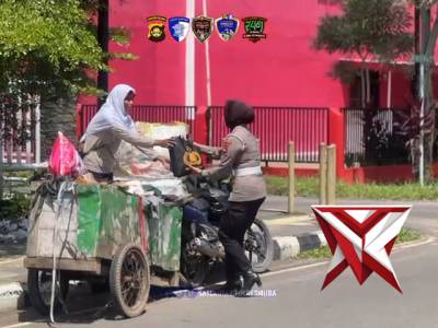 Jum'at berkah anggota sat lantas polres berbagi ? 
Polri untuk masyarakat ??????