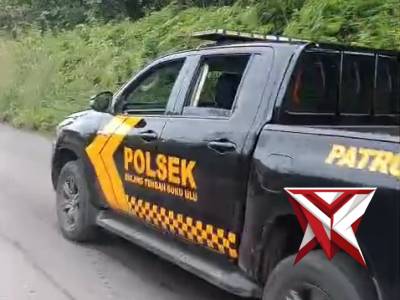 Patroli Polsek BTS ULU tarik kendaraan emudik yg macet