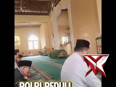 BHABINKAMTIBMAS IKUT MENSHOLATKAN & MENGANTARKAN ALMARHUM WARGA BINAAN KE PEMAKAMAN