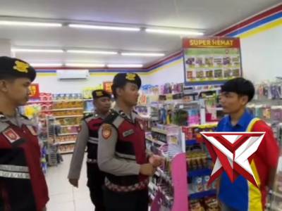 Sat Samapta Polres Muba melaksanakan giat patroli malam di pusat perbelanjaan serta memberikan imbau - PoliceTube