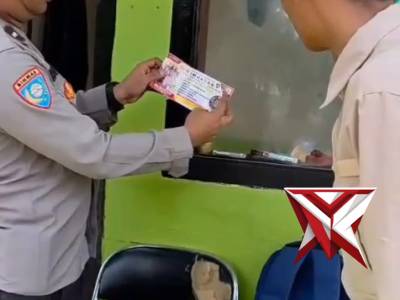 PEMASANGAN STIKER IMBAUAN KAMTIBMAS POLSEK BABAT TOMAN ?