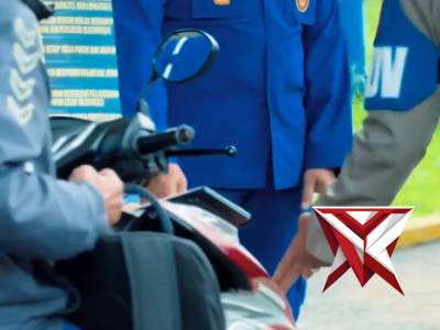 Personil Subbidprovos Bidpropam Polda Kalbar melaksanakan kegiatan Operasi Penegakan Ketertiban