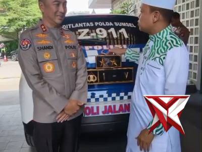 Kapolda sumsel bersama ustat dasat latif