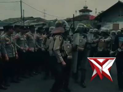 KAPOLRES CIMAHI PIMPIN LANGSUNG SIMULASI LATIHAN DALMAS KERANGKA.  Dalam rangka memelihara kemampuan