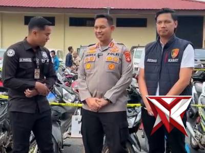 Bila ada permasalahan dan butuh bantuan Polisi silakan hubungi :
Call center : 110 ( Bebas Pulsa )