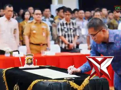 Kapolda Sumatera Selatan Irjen Pol Dr. Sandi Nugroho memimpin upacara pengambilan sumpah