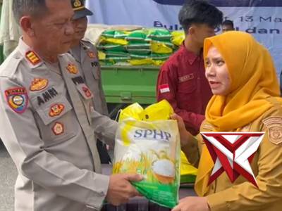 Polres OKI Hadir 
Gerakan pangan murah