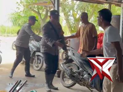 PATROLI JALAN KAKI BHABIN POLSEK LALAN. - PoliceTube