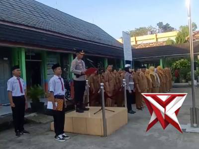 Pembina upacara? - PoliceTube