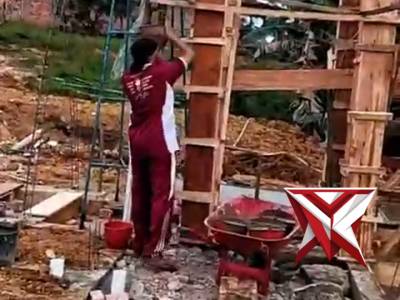 &lsquo; Polisi penolong&rsquo; polsek tungkal jaya polres muba andalan - PoliceTube