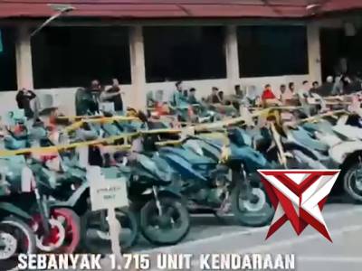 Kapolda Sumsel menyerahkan kembali ratusan kendaraan bermotor hasil kejahatan kepada pemiliknya.