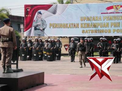 Satbrimob Polda Kalbar upacara pembukaan Latihan Peningkatan Kemampuan PHH dan Anti Anarkis