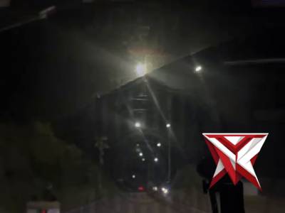 Personel Satlantas Polres Mura bantu anak-anak pulang ke Pesaantren - PoliceTube