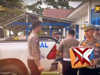 Sat Lantas Polres Mukomuko menggelar kegiatan bakti sosial - PoliceTube