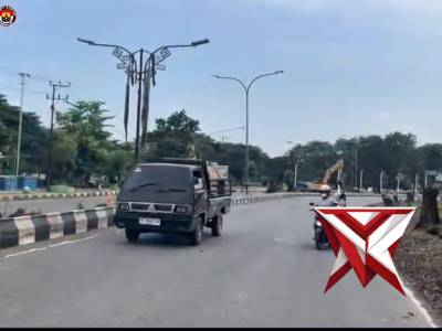 Pengaturan lalu lintas oleh personel Satlantas Polres Muara Enim