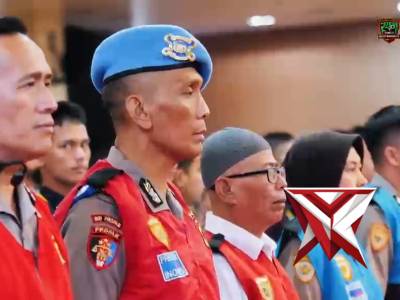 Kapolda sumsel memimpin upacara