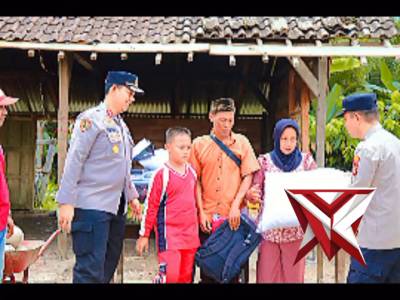 Kapolres Musi Rawas pembagian sembako - PoliceTube