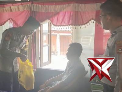 Berbagi kasih Polsek Sanga Desa ..?? - PoliceTube