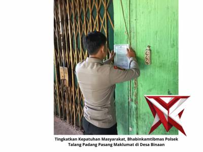 Tingkatkan Kepatuhan Masyarakat, Bhabinkamtibmas Polsek Talang Padang Pasang Maklumat di Desa Binaan