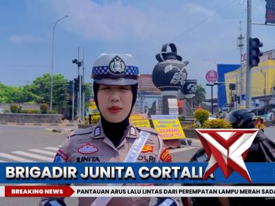 trafficupdate Reportase pantauan arus lalu lintas dari perempatan lampu merah Sadang - PoliceTube