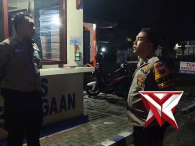 PATROLI BLUE LIGHT ANTISIPASI 3C DAN MEMBERIKAN HIMBAUAN KEPADA SECURITIY BULOG JEMBER.