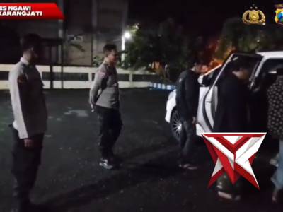 Polsek Karangjati melaksanakan penyerahan seorang warga yang sempat tersesat - PoliceTube