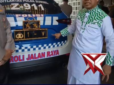 Keren dan Patuh di Contoh, Mobil Dinas Kapolda Sumsel, Irjen Pol Sandi Nugroho, SIK. Pakai Mobil Lan - PoliceTube