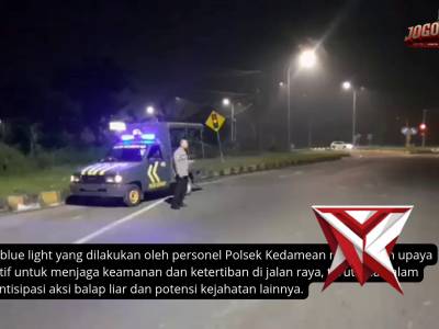 Patroli blue light yang dilakukan oleh personel Polsek Kedamean - PoliceTube