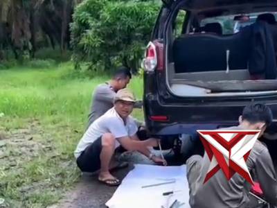 KEPEDULIAN POLISI, BANTU PENGENDARA MOGOK ?? - PoliceTube