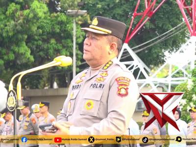 Carolog Polda Sumsel mengambil apel personil Polda Sumsel