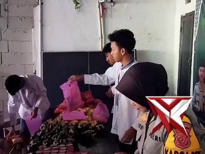 Kapolsek Cililin AKP D.M.S Andriani S, S.Pd., M.H.I. bersama anggota dan siswa MAN Bandung Barat mel - PoliceTube