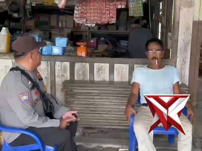 PATROLI JALAN KAKI BHABIN POLSEK LALAN. - PoliceTube
