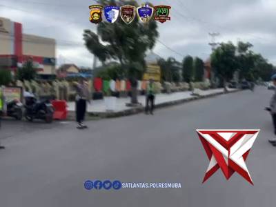 Pengaturan lalin pagi hari Sat Lantas Polres Musi Banyuasin..